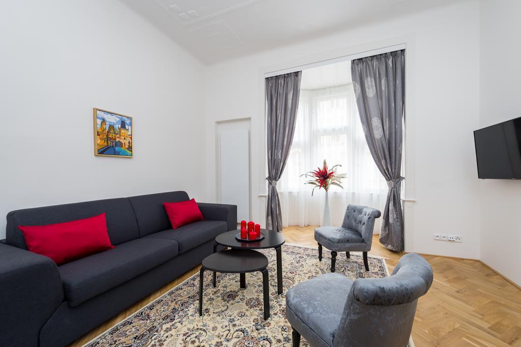 To Live Apartment *