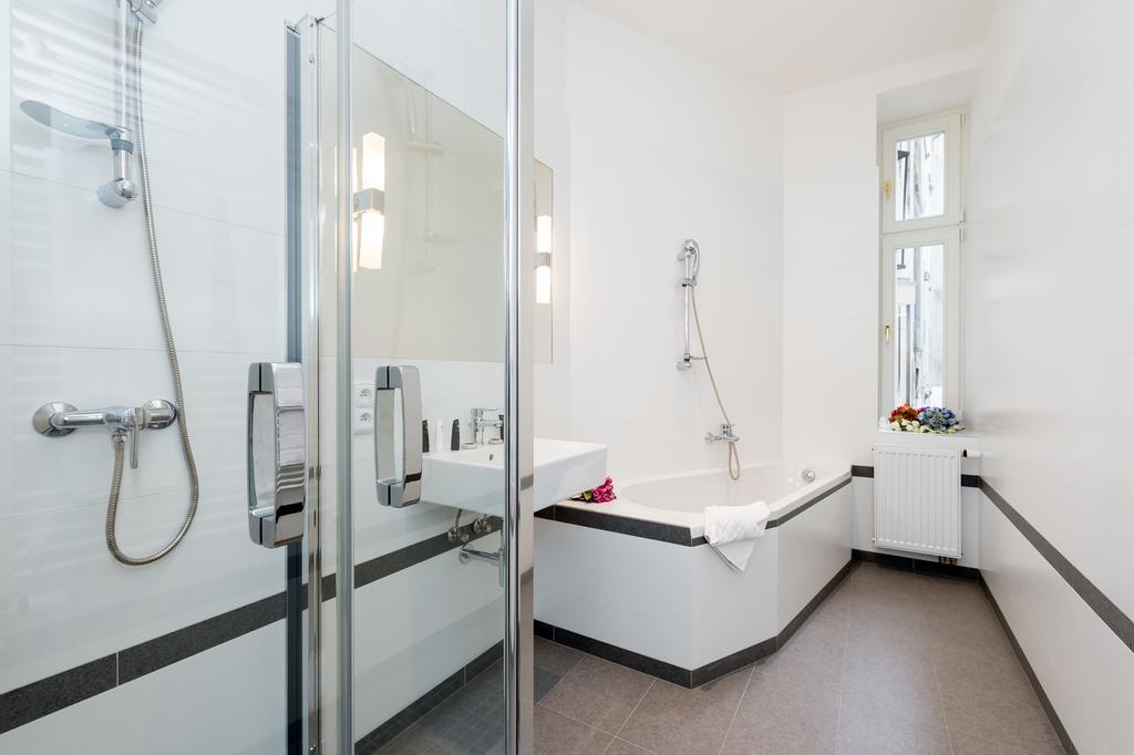 To Live Apartment *