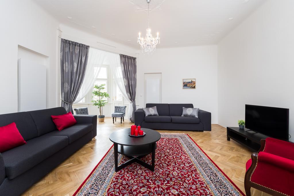 Apartment To Live *