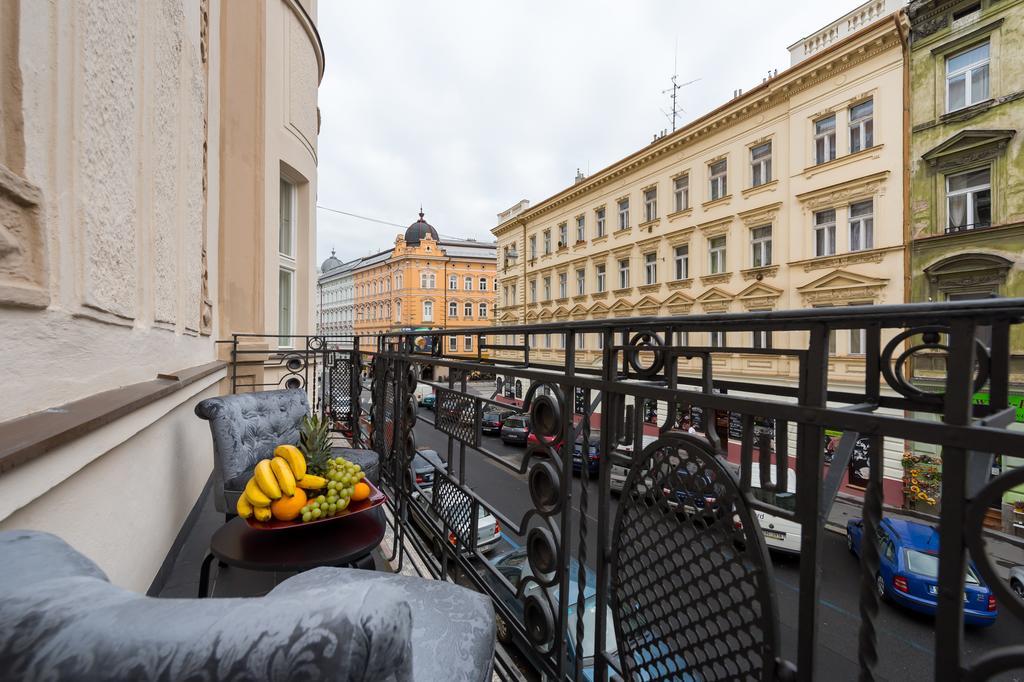 To Live * Praha